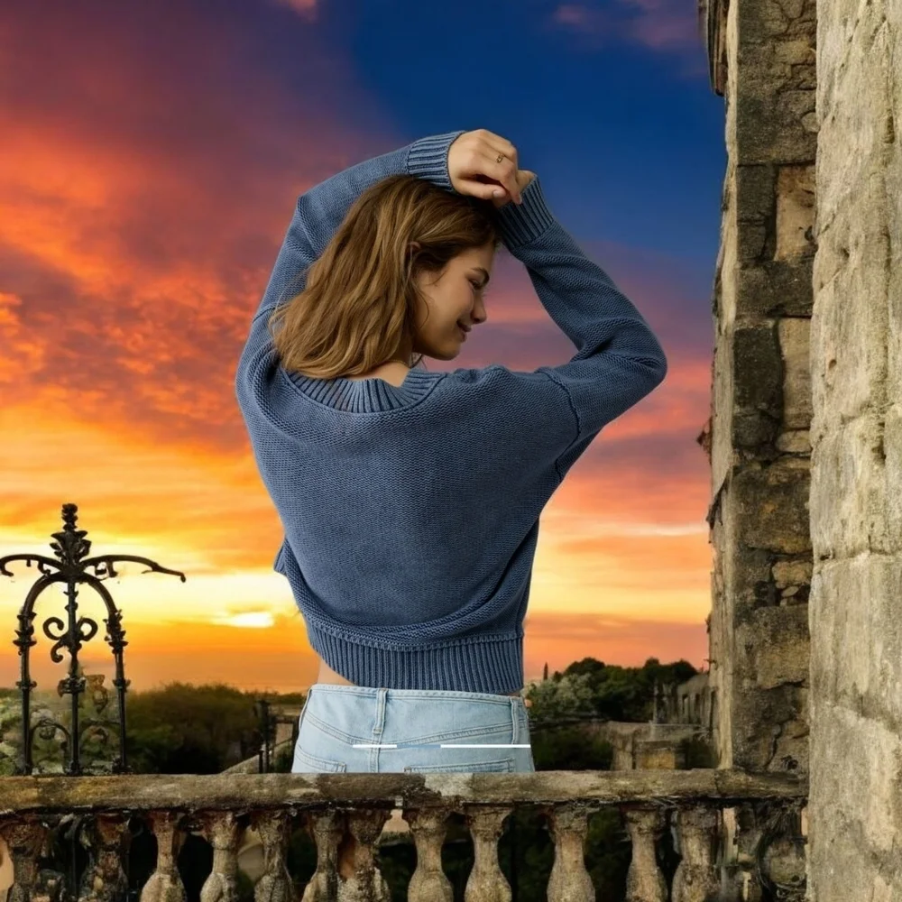 New American Eagle V-Neck Sweater – Soft, Stylish & Sustainable! LARGE
